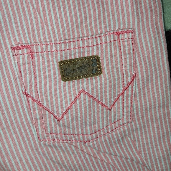 Infant girl's Wrangler overall shorts - Picture 2 of 5